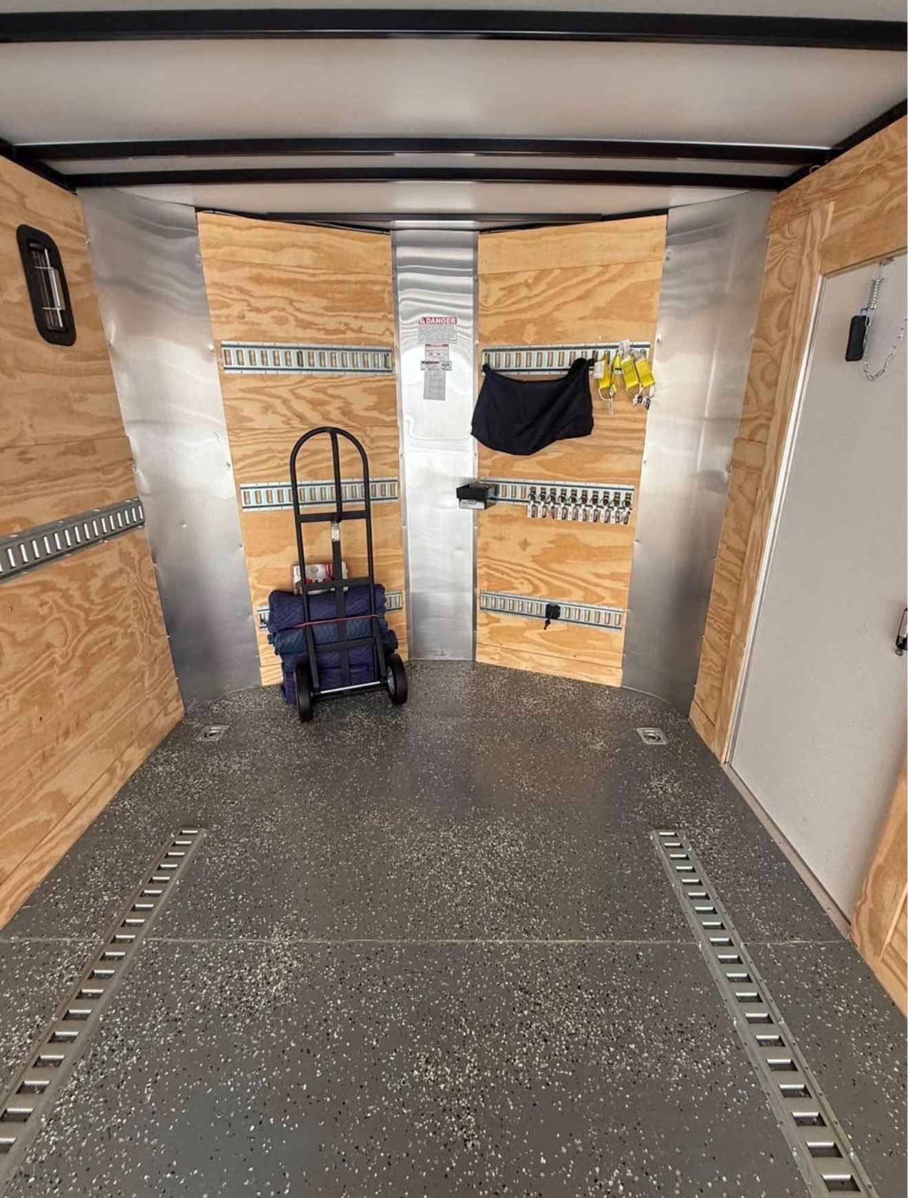 20ft Enclosed Trailer view 4